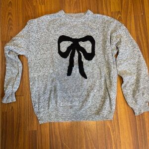 Boutique DAZY Gray Sweater with Black Bow Design size Medium